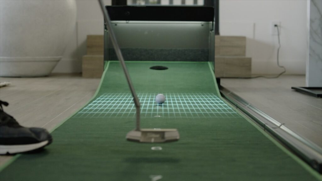 Indoor putting machine